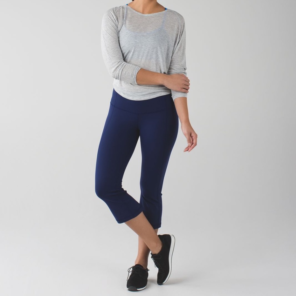 Lululemon Gather & Crow Crop II HERO BLUE size 4